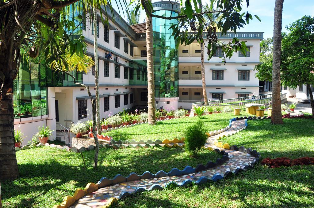 Misty Hills Hotel & Resorts Wayanad Exterior photo